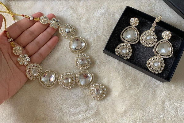 Anika Polki Uncut Kundan Set.