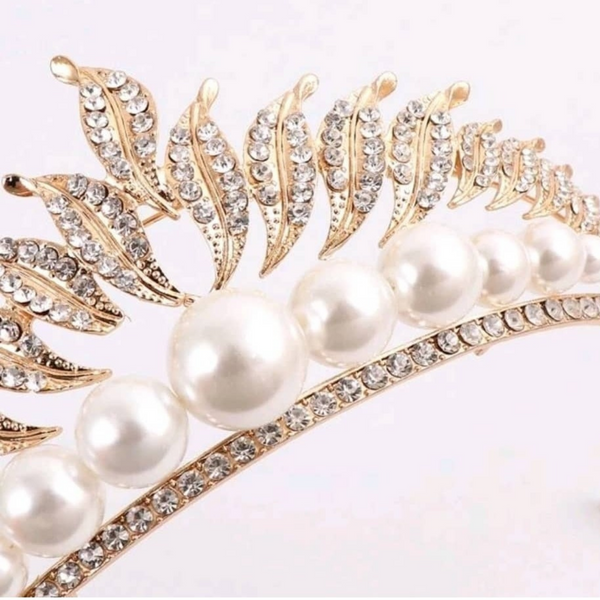 Rhinestone and faux pearl decore crown hair tiara