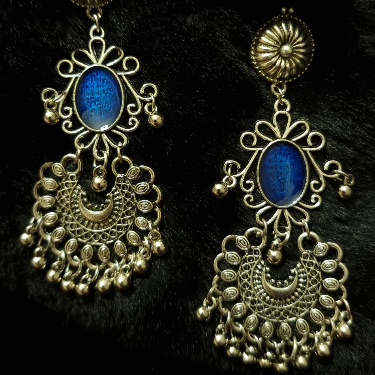 Metal oxidized blue earrings