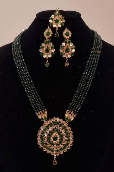 Maharaani kundan polki haar with earrings.