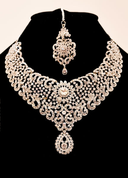 Diamond Cut Silver Stones Necklace With Earrings & Tikka.