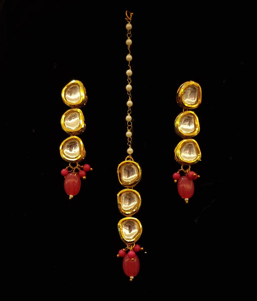 Glamorous Pink Meena Kundan Gold Metal Necklace Set.