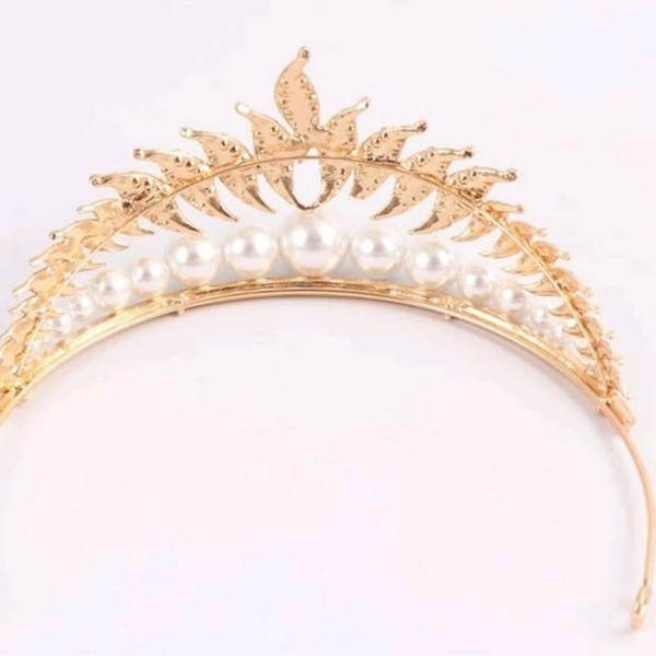 Rhinestone and faux pearl decore crown hair tiara