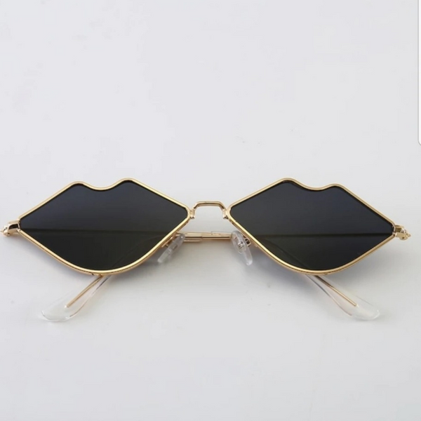 Lip shaped lens metal frame sunglasses