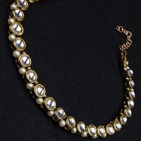 Traditional kundan pearl anklet.