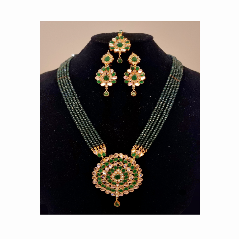 Maharaani kundan polki haar with earrings.