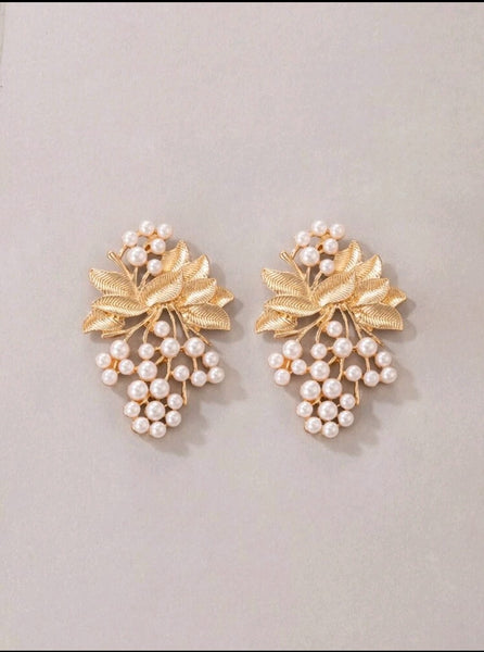 Faux pearl & leaf decor studs