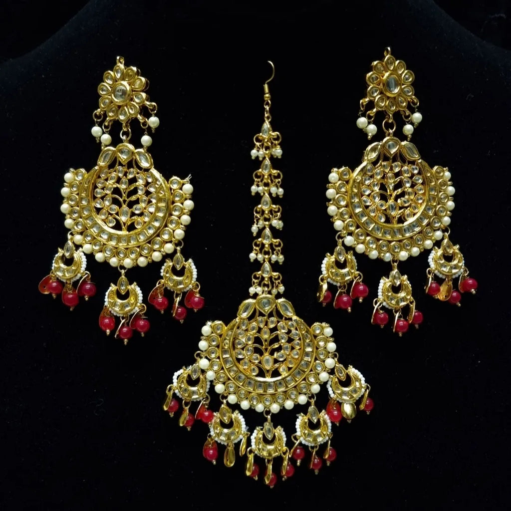 Beautiful Premium Quality Kundan Jumkie Earings With Beautiful Tika Set