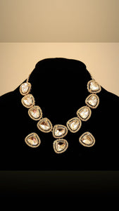 Uncut Kundan Premium Quality Necklace Set.